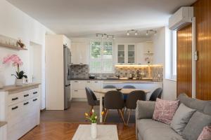 Bliss Apartment near Bellevue beach