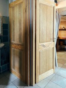 Casaluna, chambre climatisée dans maison de village