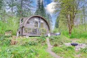 Riverfront Skykomish Cabin with Private Hot Tub! - Baring
