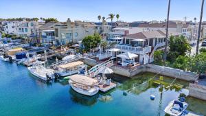 Stunning Bayfront Home w Epic Dock on Peninsula - 4hvězdičkové hotely ve městě Newport Beach