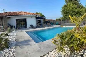 Magnifique villa avec piscine à 20 min de hossegor - Josse