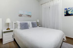 Athens Gem, next to Metro, walk to Acropolis