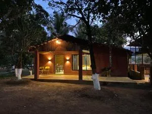 The Mango Woods Cottage with Bathtub in Alibag with Swimming Pool - Nagothna