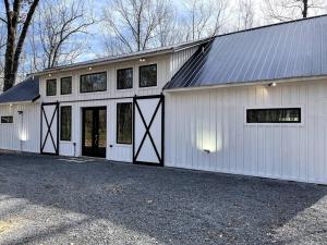 The Brand New - The Luxe Cabin sleeps 12!