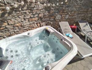 Apartment with Whirlpool and BBQ near Poreč 