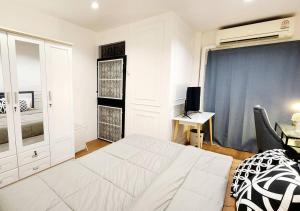 R1 House,bts,Mega Bangna,night market,Suvarnabhumi