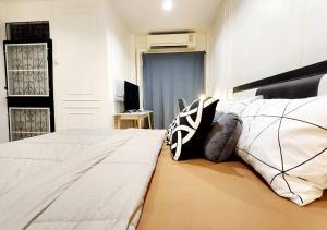 R1 House,bts,Mega Bangna,night market,Suvarnabhumi