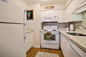 Royal Kahana 714- Updated ocean view Hawaiiana style 1 bedroom