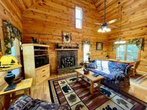Cabin 2 bed close to Helen hot tub #15