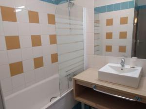 Sanary sur Mer - Spacieux T2 40m2 piscine et plages à pied