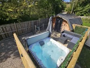 Morvan Pod & Hot tub - Achaphubuil