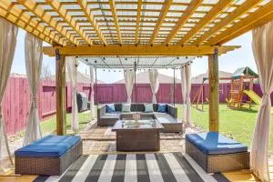 Chic and Relaxing Katy Escape with Community Pool! - Brookshire