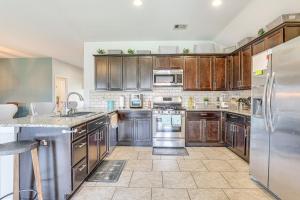 Chic and Relaxing Katy Escape with Community Pool!