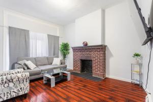 CLINTON HILLS - Newark
