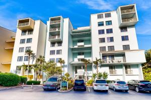 Waterfront condo with balcony, views, pool & tennis