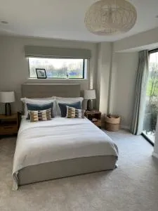 Home2Us - Hothfield Home2Us - Hothfield