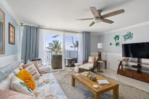 NEW Beachfront Condo & Amazing Views - Punaluu