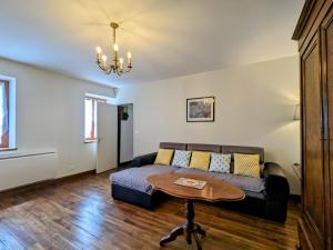 Maison de Bourg Rénovée avec Jardin et Salle de Jeux à Levroux - FR-1-591-204