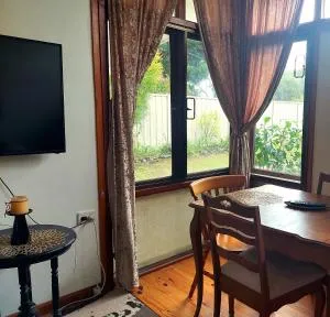 Front Apartment at the Cottage- 2 bedrooms - Geneva in Kyogle - Grevillia