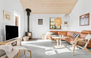 Gorgeous Home In Ejstrupholm With Wifi