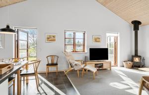Gorgeous Home In Ejstrupholm With Wifi
