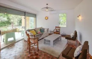 Awesome Home In Tulette With Wifi - 维桑