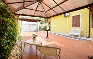 1 Bedroom Cozy Apartment In Massarosa