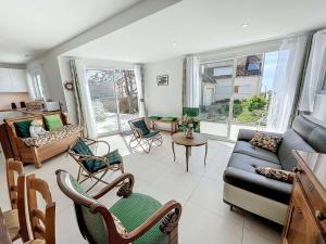 Villa moderne 5 chambres au bord de la plage avec parking inclus - FR-1-361-540