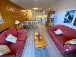 Grand appartement proche centre avec balcon et parking couvert - FR-1-693-107