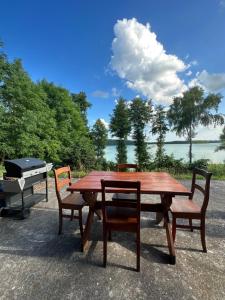 Dom z linią brzegową nad jeziorem Ryńskim - Mazury Wejdyki