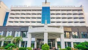 Sunlake Waterfront Resort & Convention - Sumurbatu