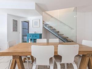 Stunning She Oak Lane - 2 Bedroom Apartment!