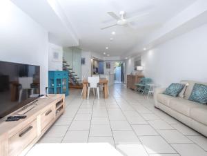 Stunning She Oak Lane - 2 Bedroom Apartment!