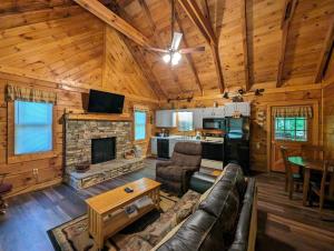 ER57 - Bear Haven - Great location! Close tothe action! cabin