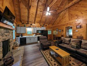 ER57 - Bear Haven - Great location! Close tothe action! cabin