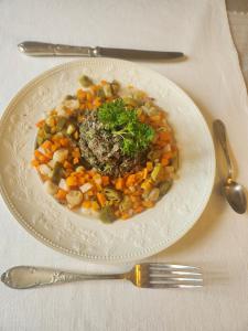 La Longère du cheval noir chambre dhôtes référence et table dhôtes, en pleine nature, proche dune cité médièvale, parking couvert securisé