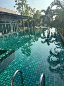 Phuket naka condon-52-25 泳池高速上网免费停车