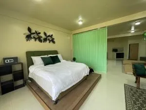 Lina Suites Premium Room - Malampay