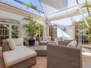 Luxury villa with gym, jacuzzi and swimming pool