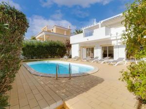 House with garden and private pool