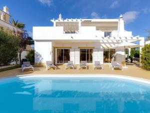 House with garden and private pool