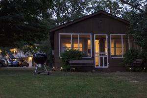 Two-Bedroom House room in Delton Oaks Resort Motel