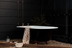 The Bungalow-Bathe under the stars! - Beaumaris Tasmania