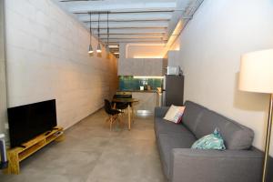 Athens industrial design apt 5 min from Metro
