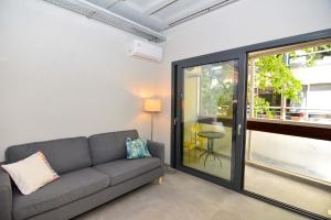 Athens industrial design apt 5 min from Metro