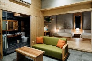 Phòng 4 Người Có Ban Công (Quadruple Room with Balcony)