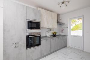 Paramount Apartments