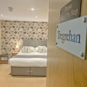 The Britannia Inn & Waves Restaurant