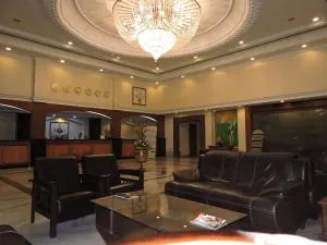Hotel PLR Grand - Тирупати