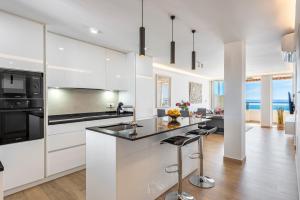 BEACHFRONT -- NEW LUXURY Apartment -- 1ª Linea Playa -- Fuengirola CITY CENTER -- Private PARKING -- Panoramic Sea Views --